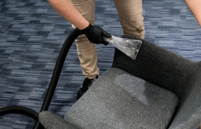 Čištění sedacích souprav a čalounění